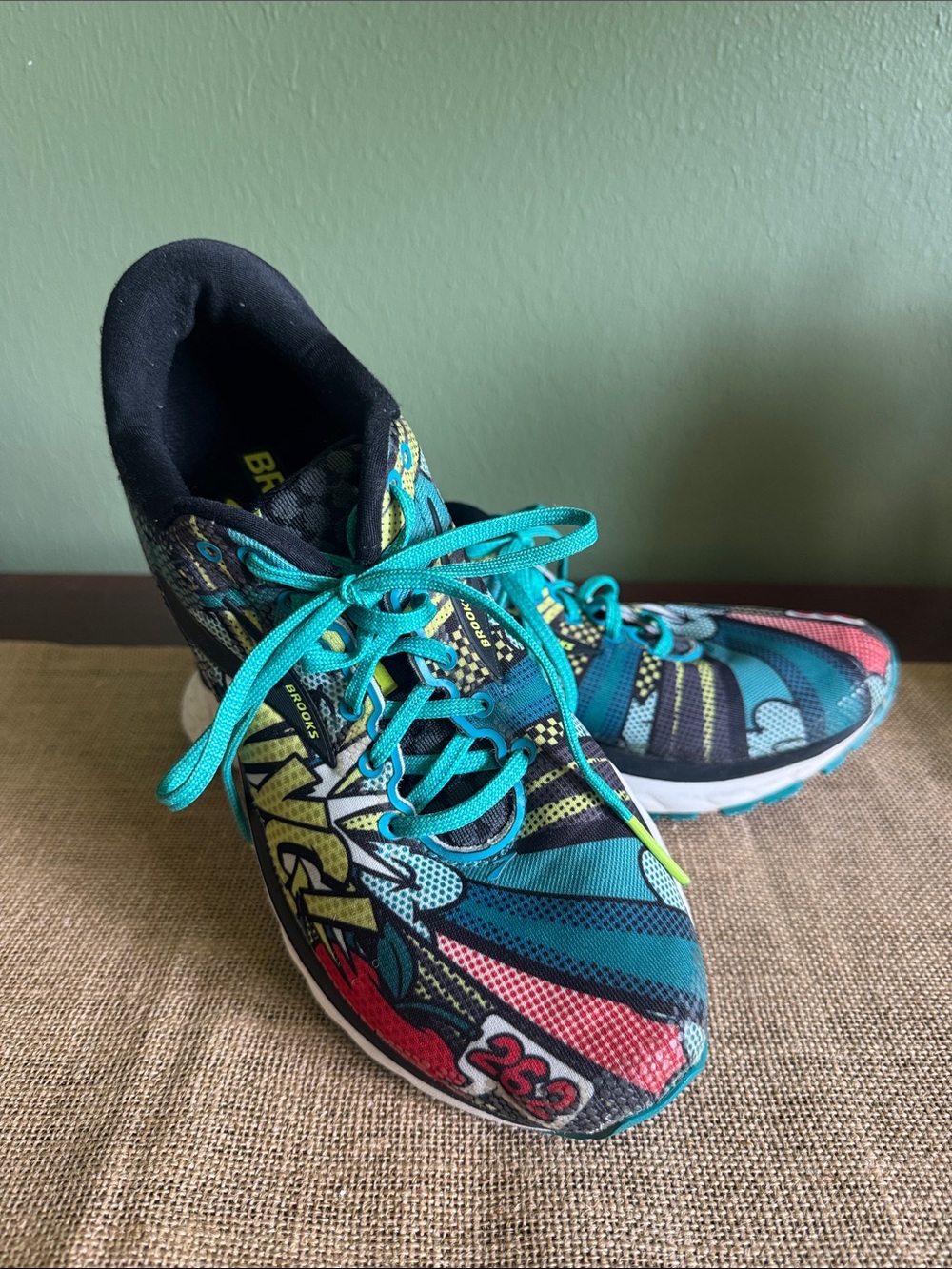 Brooks Ghost 11 Women’s Running Shoes NYC 26.2  Vibrant Comic Pop Design Size 9